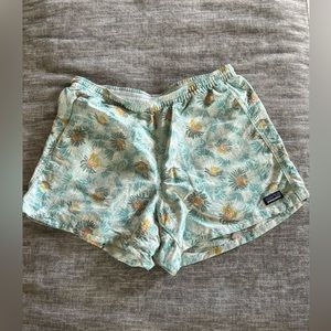 Patagonia Baggies Water Repellent Shorts in Aurea Blooms/Atoll Blue Medium.
